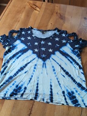 Rock & Republic Blue Tie-Dye Star Cold-Shoulder Tee